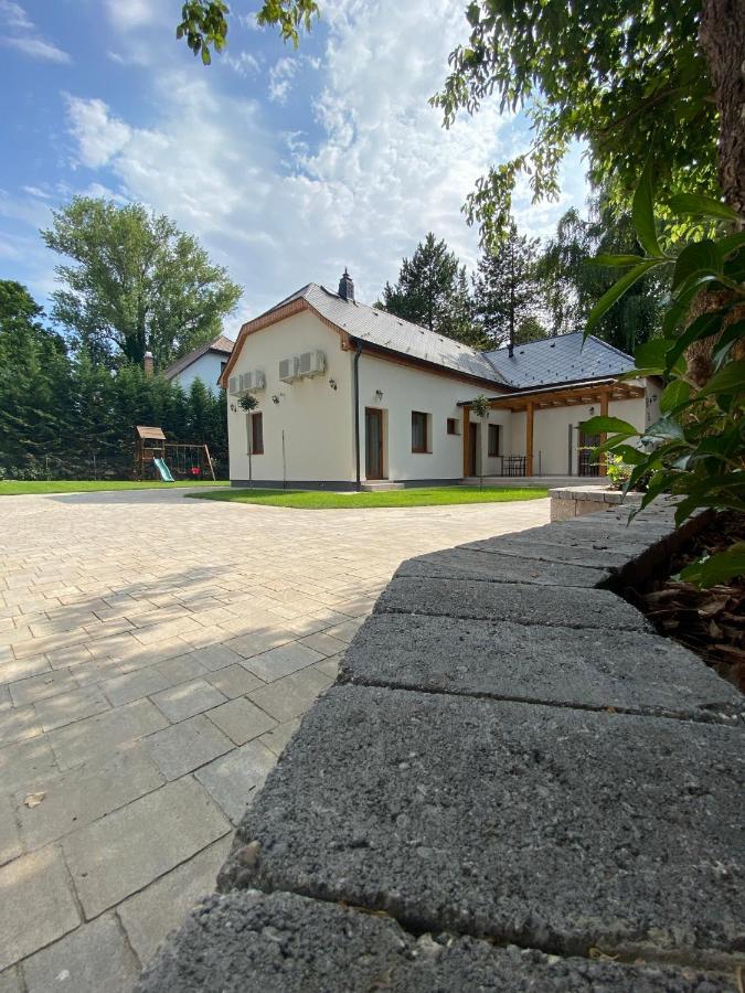 Karinthy ház Siófok Exterior foto